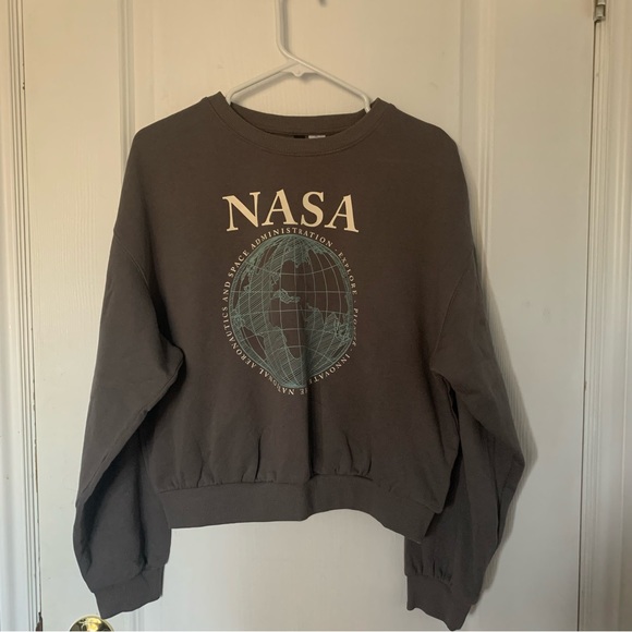 H&M Grey NASA Crewneck - Picture 2 of 4